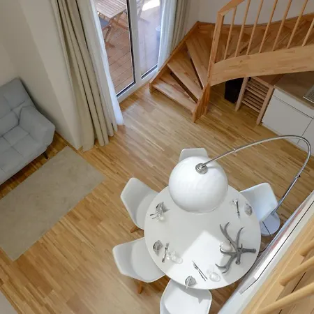 아파트 Alpine Pia 5 By Aa Homes